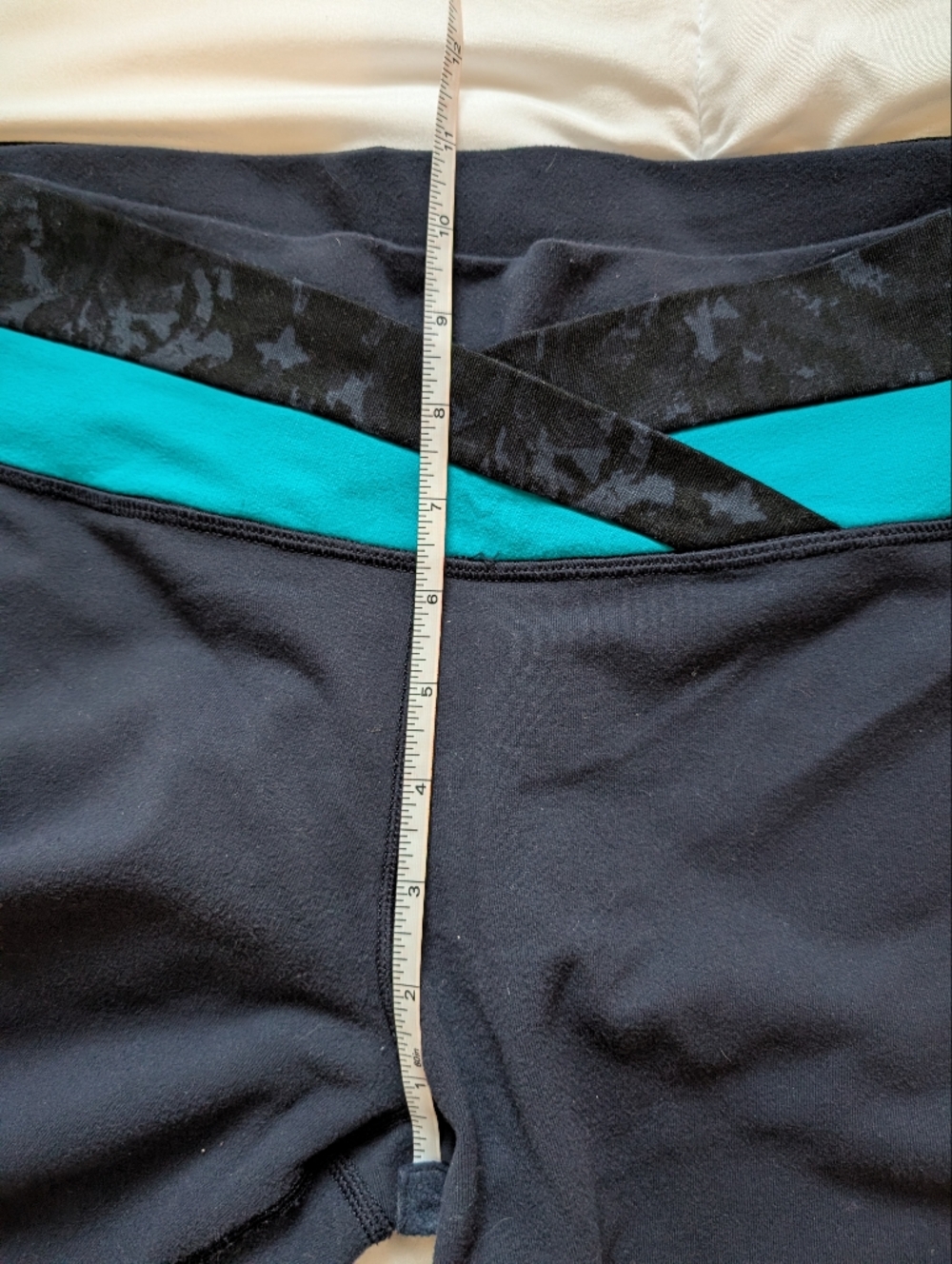 Lululemon Black Cropped Athletic Pants with Teal Waistband Size 12 Some Wear - Picture 11 of 12